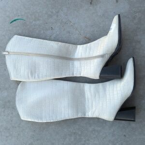 Journee Collection Women's White Faux Leather White Zipper Heeled Boots Size 8.5